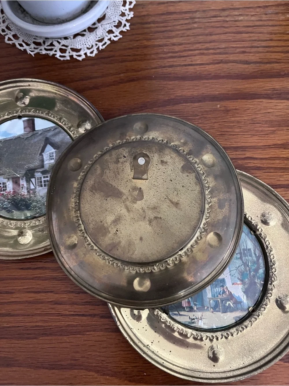 Vintage brass Round Wall Plaque Set - Floral Cottage Scene - Unbranded